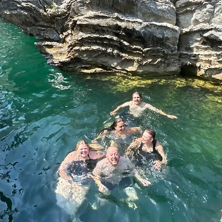 The Galley Party 旅馆 *