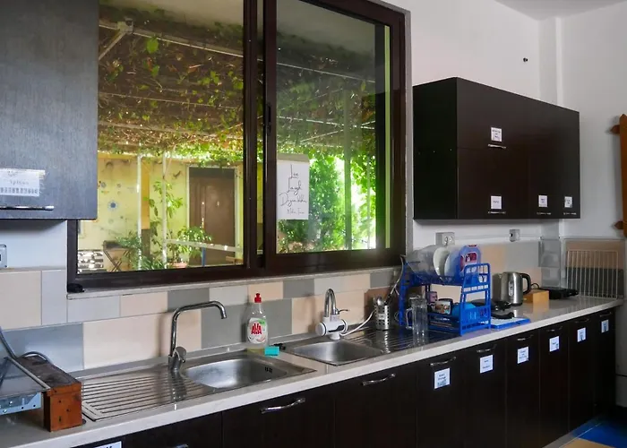 Хостел The Galley Party Шкодер