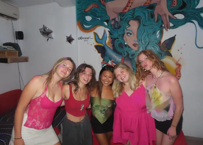 The Galley Party Хостел