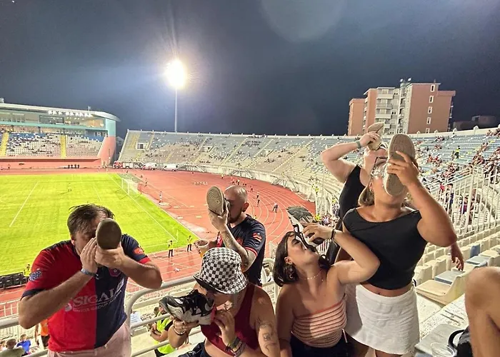 The Galley Party Хостел *