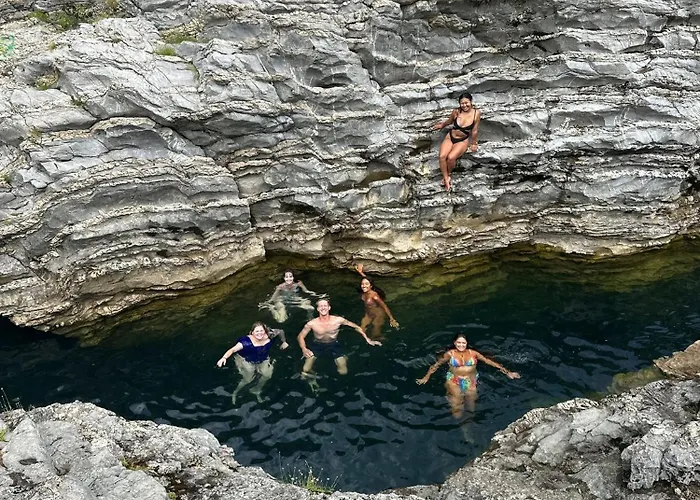 The Galley Party Хостел