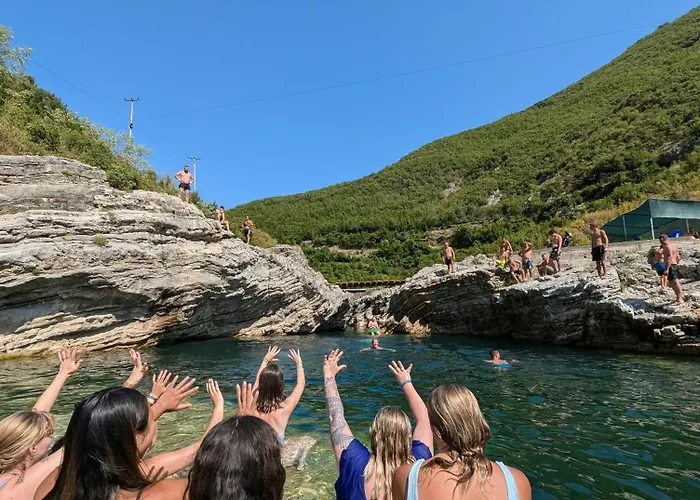 Vandrarhem The Galley Party Shkodër