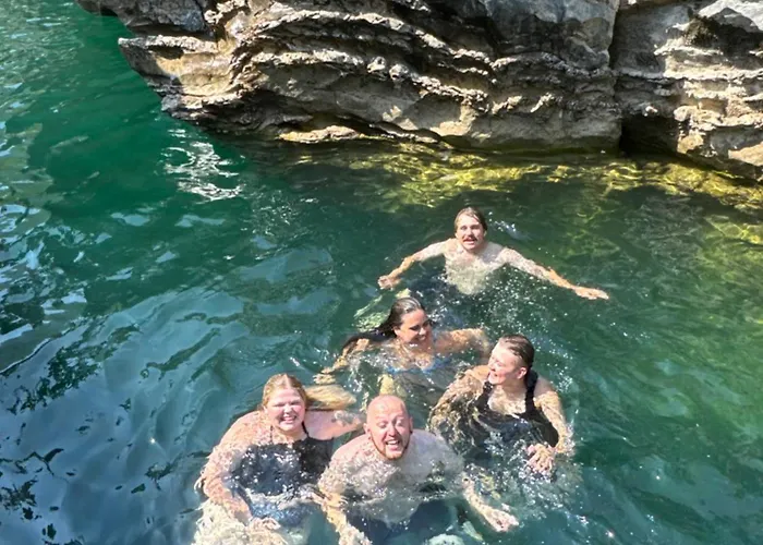 The Galley Party 호스텔 *